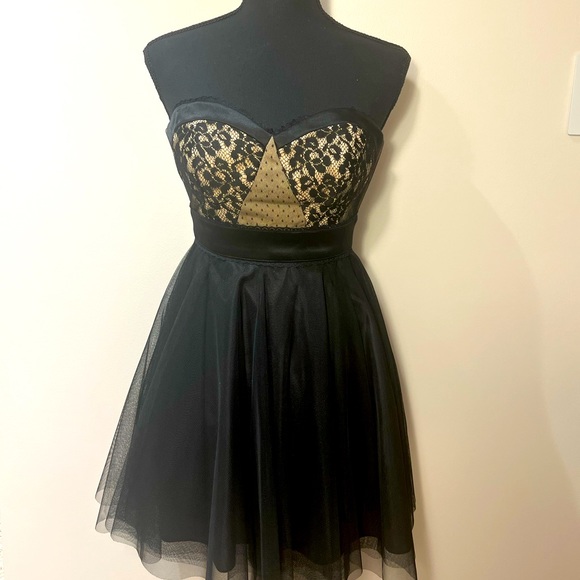 Teeze Me Junior Size 3 strapless mini lace dress. - Picture 2 of 8